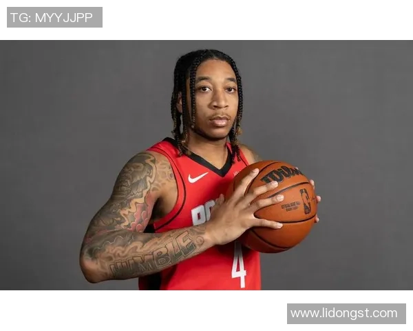 谢泼德连续假动作未能撕开防线突然起跳命中高难度三分燃爆全场